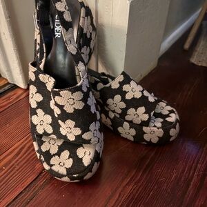 Cider Black and White Floral Platform Sandals